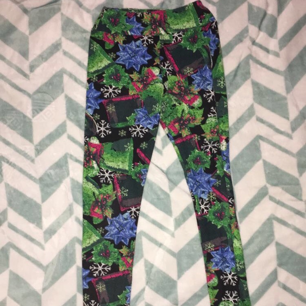 LULAROE EXTREMELY SOFT LEGGINGS🎄☃️!!